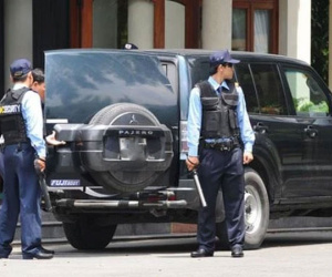 Ngân hàng thanh lý xe ô tô chở tiền, giá khởi điểm ngang giá xe máy