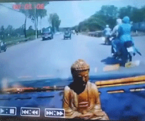 Những vụ tai nạn bất ngờ do áo chống nắng cuốn vào bánh xe