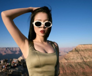 Bị soi chuyện mang guốc cao đi leo núi, Lệ Quyên đáp trả thế nào?