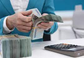 Tiền người dân gửi vào ngân hàng tăng kỷ lục dù lãi giảm