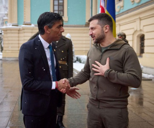 Thủ tướng Anh nói không với việc gửi bom chùm cho Ukraine