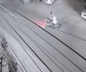 Clip: Say rượu, nữ tài xế lái BMW tông trực diện người đi xe máy