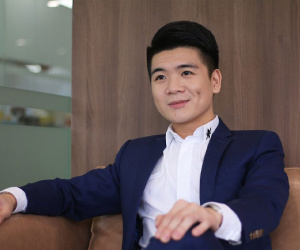 'Cậu cả' nhà bầu Hiển dành ánh mắt '3 phần bất lực, 7 phần cưng chiều' cho người đặc biệt