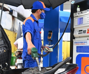 Giá xăng bật tăng trở lại vào ngày mai?