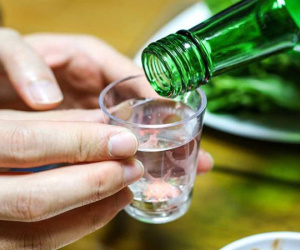 Mẹo uống rượu bia 'ngàn chén không say', giúp quý ông 'bất tử' trên bàn nhậu