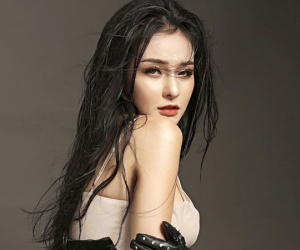 Ngân 98 giữ kỷ lục 'đệ nhất dao kéo', nhan sắc ra sao mà vẫn bị gièm pha càng sửa càng xấu