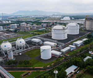 2 'ông lớn' xăng dầu, gas giảm mạnh lợi nhuận 6 tháng