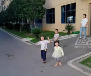 Ông sếp thuê giáo viên dạy, trông nom con của nhân viên lúc chưa tan ca gây bão mạng xã hội