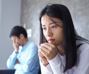 Mua cho chồng bộ vest xịn, anh ấy tỏ thái độ: 'Em đang muốn nhắc là anh kiếm tiền ít đúng không?'