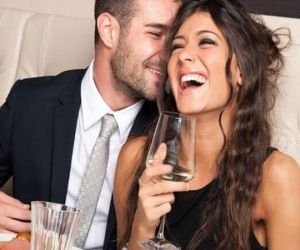 Chồng đi làm xa, vợ ở nhà ngã vào lòng cậu trai làm thuê kém 7 tuổi vì lý do chẳng thể ngờ