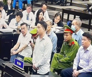 Nhận hối lộ 42,6 tỉ đồng, cựu thư ký thứ trưởng Bộ Y tế nói 'không đưa tiền cho ai'