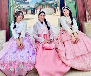 Đứng trong cung điện, ái nữ Quyền Linh như công chúa đời thực, ảnh mẹ ruột giàu có bất ngờ hơn
