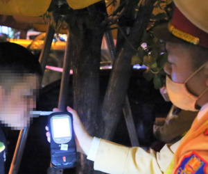 Một công an bị phạt 46 triệu đồng vì vi phạm nồng độ cồn, đi sai phần đường