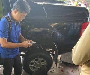 Ô tô 'không người lái' lao vào quán cà phê, khách chạy tán loạn, 1 người bị thương