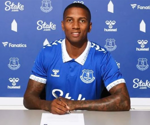 Ở tuổi 38, Ashley Young khoác áo CLB thứ 4 ở Premier League