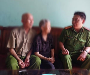 Công an phường giúp hai ông bà già thoát bẫy lừa của công an dởm