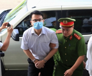 Cựu Đại sứ, Tổng lãnh sự quán khai về việc ‘làm giá’ với hàng nghìn du học sinh và tù nhân