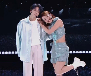 Chi Pu khiến dân tình 'tan chảy' vì một động tác khi song ca với Amber!
