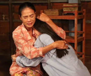 Con gái lấy chồng 2 năm không về nhà, tôi âm thầm lên chơi thì khóc ngất khi biết con trong viện tâm thần