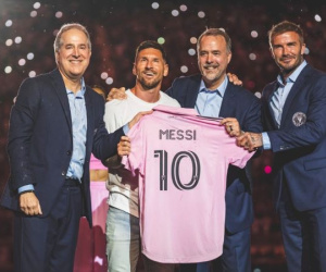 Lionel Messi ra mắt hoành tráng màu áo mới Inter Miami