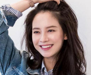 Truyền thông Hàn 'bóc' gia thế thật của Song Ji Hyo: Bố là CEO công ty vận tải nổi tiếng với tàu chở khách 382 tấn