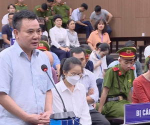 Cựu Phó Giám đốc Công an Hà Nội: 'Không ai bỏ rượu vào cặp khóa số mang đi biếu'