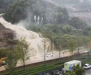Xem người dân Trung Quốc 'khốn khổ' khi bão Talim đổ bộ
