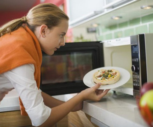 Nhiều người 'cạch mặt' lò vi sóng vì sợ ung thư: Đâu là sự thật?