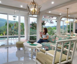 Ngắm không gian bên trong biệt thự view núi đẹp như mơ của vợ chồng diễn viên Mạnh Trường tại Hòa Bình