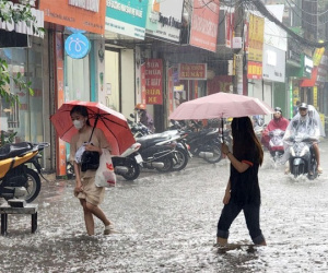 Biển Đông có thể hứng thêm bão trong tuần tới, miền Bắc còn mưa to