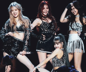 Mua vé BlackPink ở Mỹ Đình: Chờ đại hạ giá