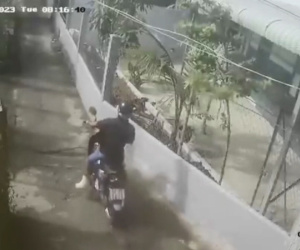 Bức xúc với thanh niên giả bó bột chân nhưng có hành động trộm cắp