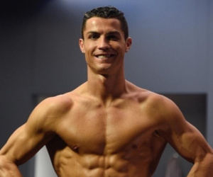 CR7 tiết lộ bí kíp để sở hữu cơ thể siêu chuẩn