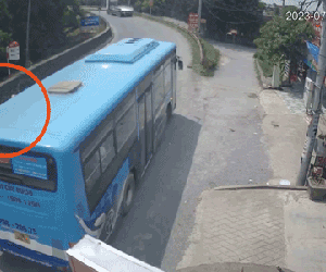 Clip: Xe đầu kéo vượt ẩu tông đôi nam nữ sắp cưới tử vong
