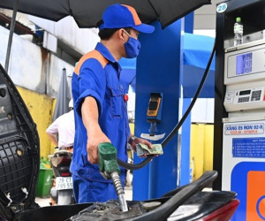 Giá xăng dầu đồng loạt tăng mạnh