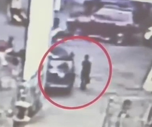 Công bố video cựu điều tra viên Hoàng Văn Hưng nhận chiếc cặp nghi đựng 450.000 USD