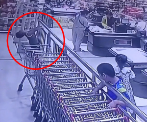 Kinh hoàng bé trai bị điện giật đến ngất xỉu giữa trung tâm mua sắm rất đông người