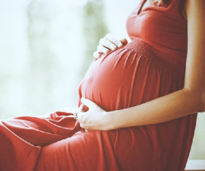 Nữ nhân viên văn phòng 41 tuổi lỡ 'dính bầu' với nam sinh 19 tuổi khi đi làm từ thiện và cái kết xót xa