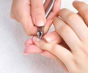 Từ câu chuyện cô gái 20 tuổi nhiễm HIV khi đi làm móng, chuyên gia chỉ điểm bất thường và cảnh báo điều cực nguy hiểm