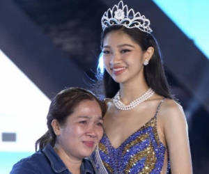 Mẹ làm giúp việc của Á hậu 2 Huỳnh Minh Kiên xuất hiện bình dị, truyền nét mộc mạc cho con gái 19 tuổi