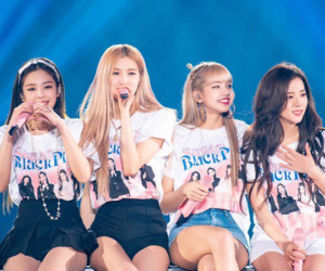 Rộ thông tin show BlackPink bị hủy sát ngày diễn: Người ôm vé tất tả bán tháo, chấp nhận lỗ nặng