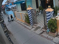 Lao xe 'như cơn bão' trong ngõ nhỏ, xe máy tông văng bé trai đang sang đường