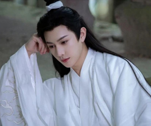 Mỹ nam cổ trang diễn tệ nhất hiện nay: Lờ đờ như chưa tỉnh ngủ, suốt 10 năm toàn vai phụ mờ nhạt
