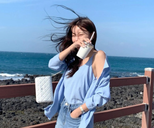 Phối đồ thanh lịch và trẻ trung với áo sơ mi xanh