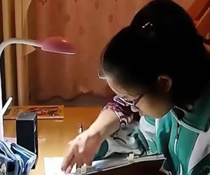 Cô bé thần đồng 2 tuổi đọc thuộc 'Tam tự kinh', bị bác sĩ khuyên khám tâm thần trong lần kiểm tra sức khỏe ở trường mẫu giáo