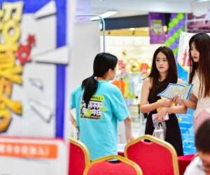 Khó khăn tìm việc, thanh niên Trung Quốc rộ phong trào làm 'con cái toàn thời gian'
