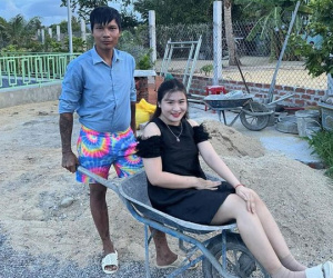 Vượt qua nỗi đau mất con, vợ Lộc Fuho lên sóng thần sắc thay đổi