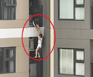 Hé lộ nguyên nhân vụ cô gái treo lơ lửng ở lan can chung cư cao tầng ở Hà Nội