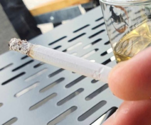 Thuốc lá ảnh hưởng tới khả năng sinh sản của nam và nữ ra sao?