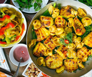 Đặc sản Hà Nội khiến khách Tây trầm trồ: Không chỉ ngon mà còn ấn tượng bởi một điều đặc biệt